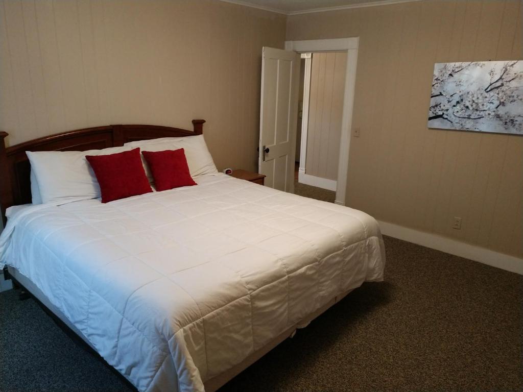 Postel nebo postele na pokoji v ubytování Hotel Wayne