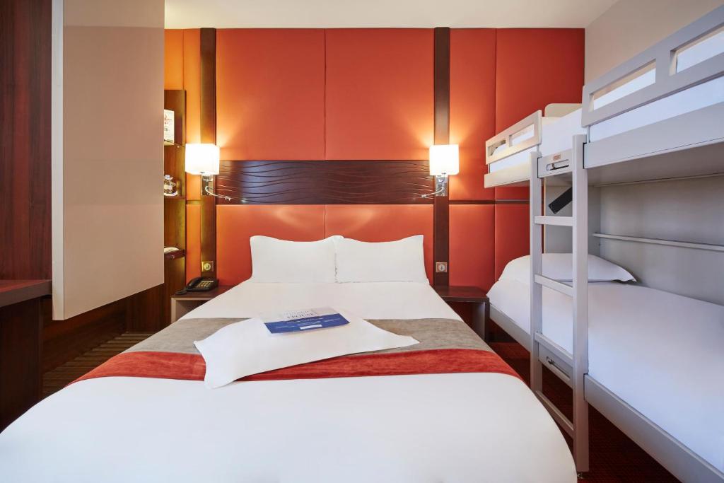 Kyriad Nantes Sud - Bouaye Aéroport - Quadruple Room - One Double Bed And 2 Single Beds