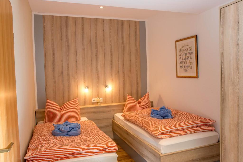 Postel nebo postele na pokoji v ubytování Hotel-Pension Peterhof