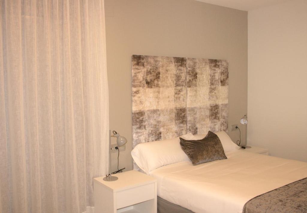 Postel nebo postele na pokoji v ubytování Apartamentos Real Lleida
