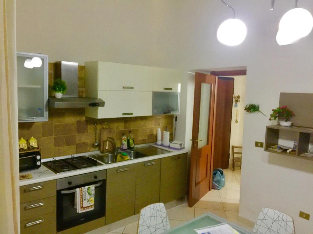 Zdjęcie z galerii obiektu Miseria e Nobiltà Apartment CHECK-IN FROM 12 00 TO 15 00 w mieście Neapol