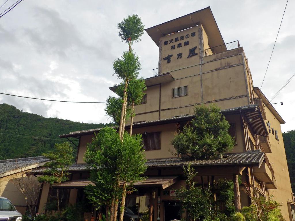 Budova, kde se ryokan nachází