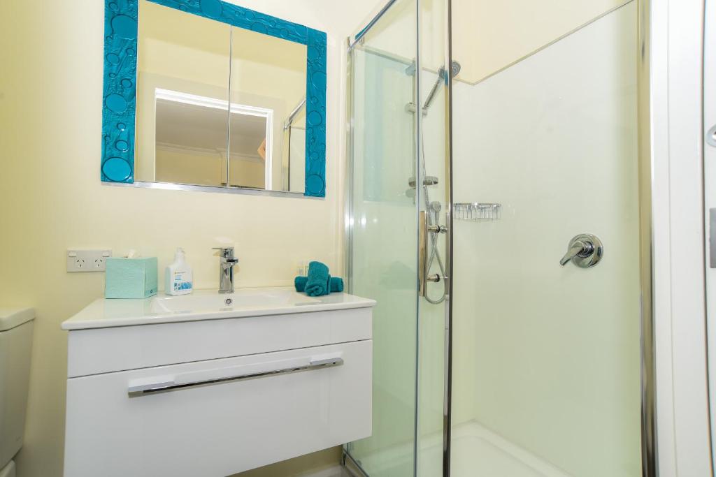 Bagno di Sunny Mornington 2 Bedroom Guest Suite