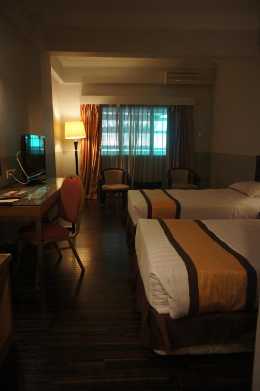 Postel nebo postele na pokoji v ubytování Tyng Garden Hotel