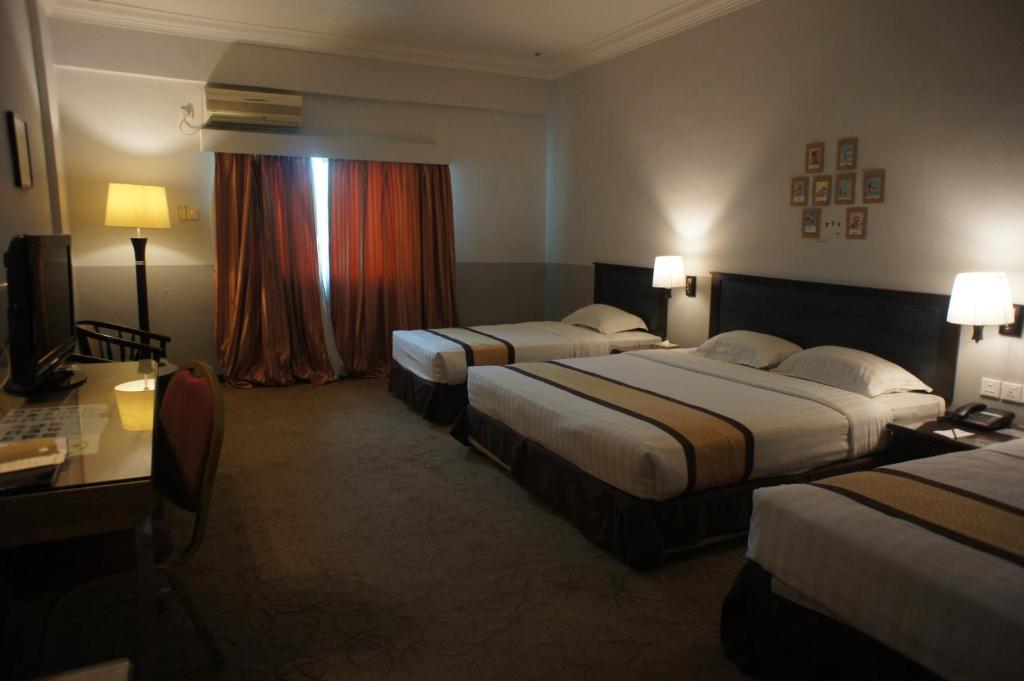 Postel nebo postele na pokoji v ubytování Tyng Garden Hotel