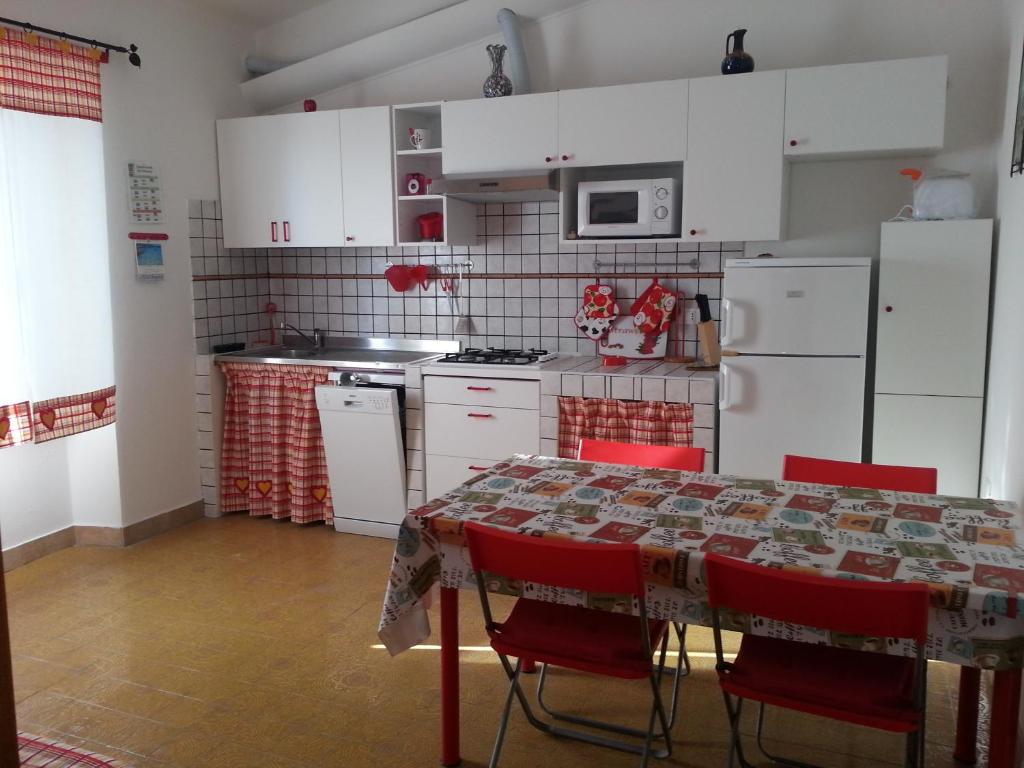 Kuchnia lub aneks kuchenny w obiekcie Villa Arancio Giorgio