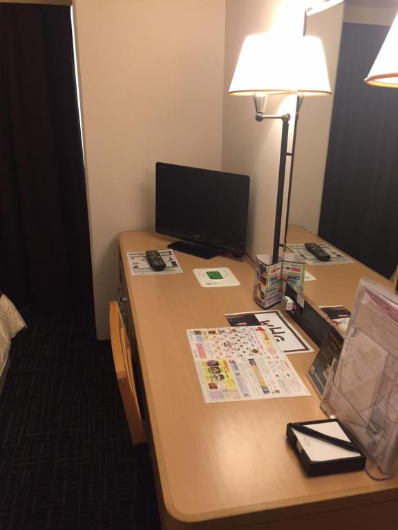 a desk with a computer on it in a hotel room at Canal City Fukuoka Washington Hotel in Fukuoka