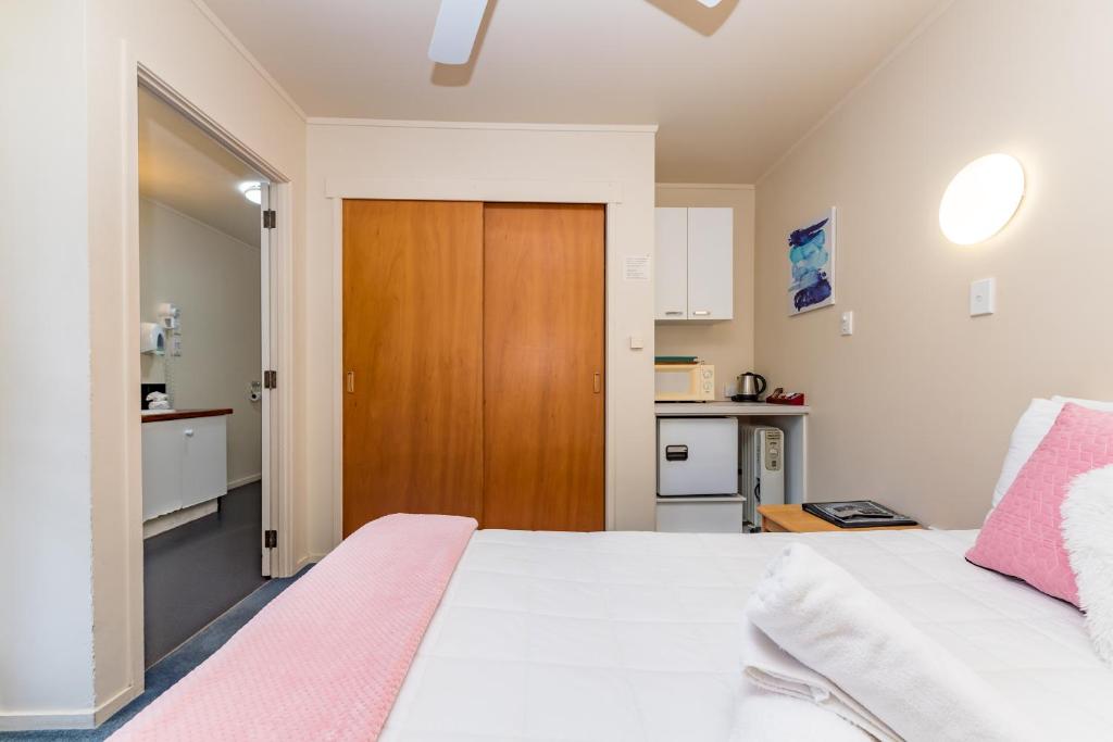 Kuchyň nebo kuchyňský kout v ubytování Dolphin Motel