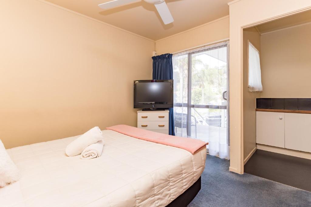 Postel nebo postele na pokoji v ubytování Dolphin Motel