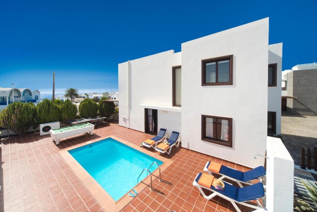 The swimming pool at or close to Villa Julianne 1