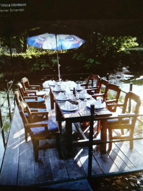 Restaurant ou autre lieu de restauration dans l'établissement Kuća Cvjetković