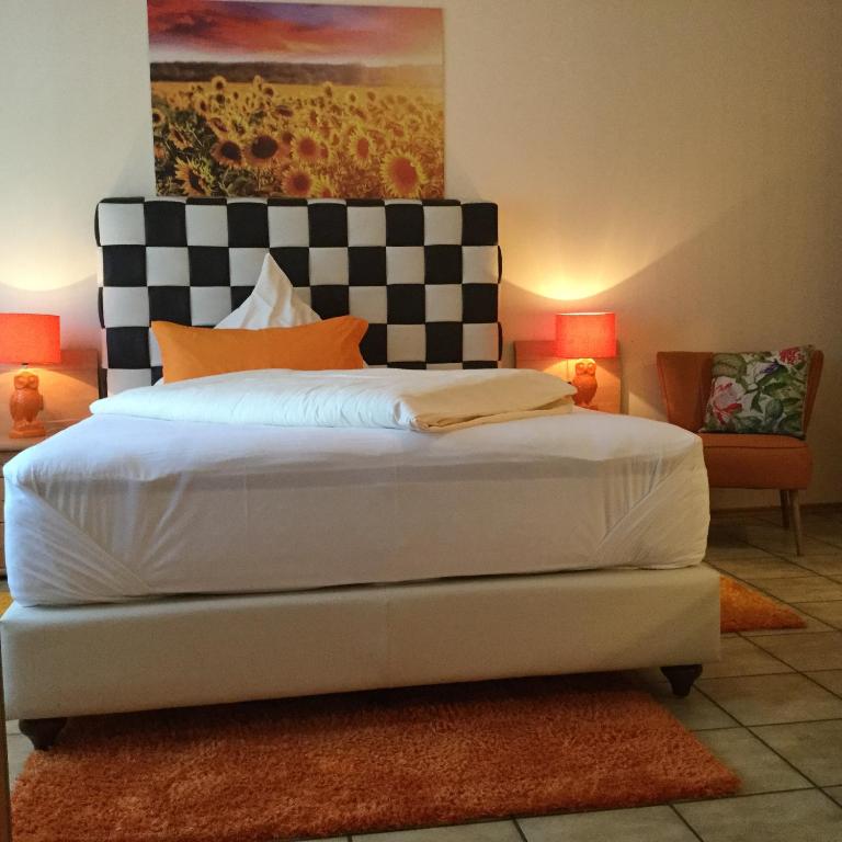 Postel nebo postele na pokoji v ubytování zu Jeddelohs Lodge Hotel