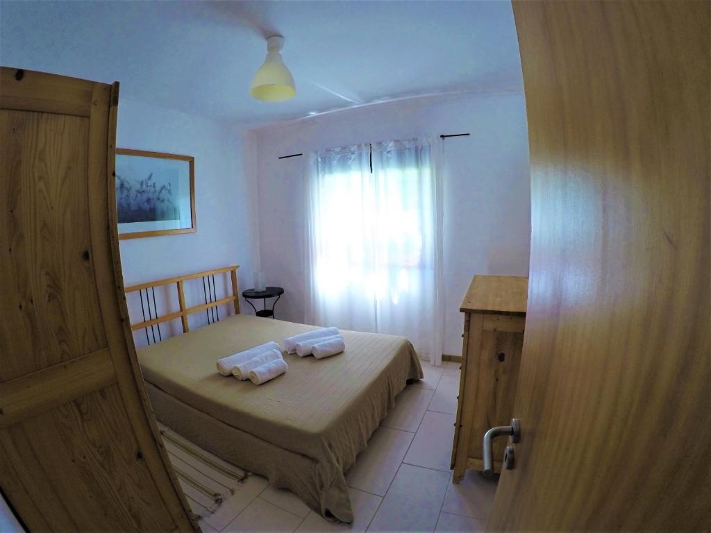 Postel nebo postele na pokoji v ubytování Aldeia da Encosta