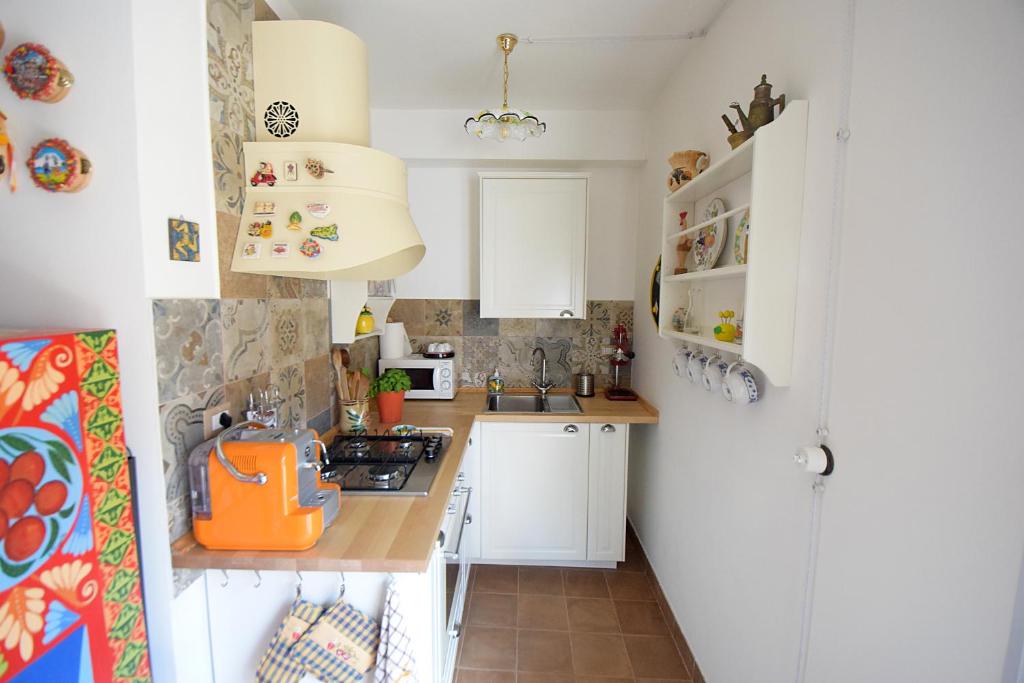 Kuchyňa alebo kuchynka v ubytovaní Zù Mariu B&B