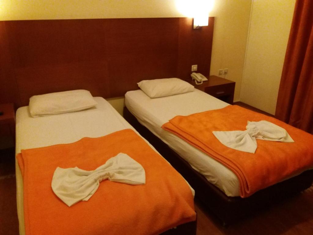 Postel nebo postele na pokoji v ubytování Zorbas Hotel