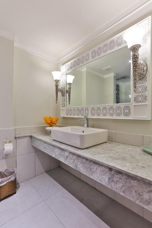 At Pingnakorn Riverside - 9