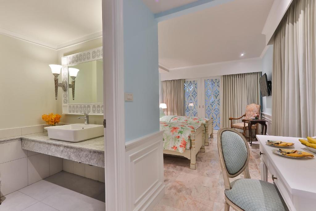 At Pingnakorn Riverside - 8