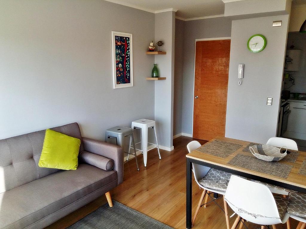 a living room with a couch and a table at Departamento Arrieros in Osorno