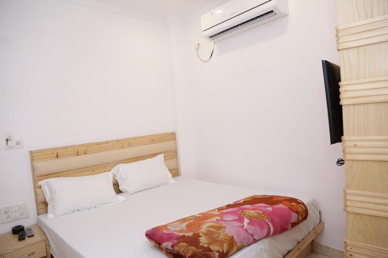 Postel nebo postele na pokoji v ubytování Hotel Delhi Fantastic near New Delhi Train Station