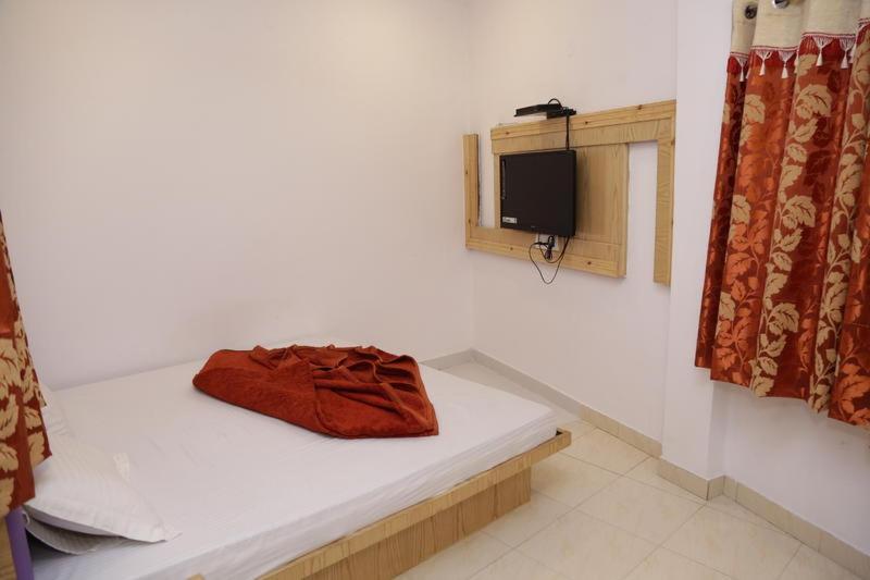 TV a/nebo společenská místnost v ubytování Hotel Delhi Fantastic near New Delhi Train Station