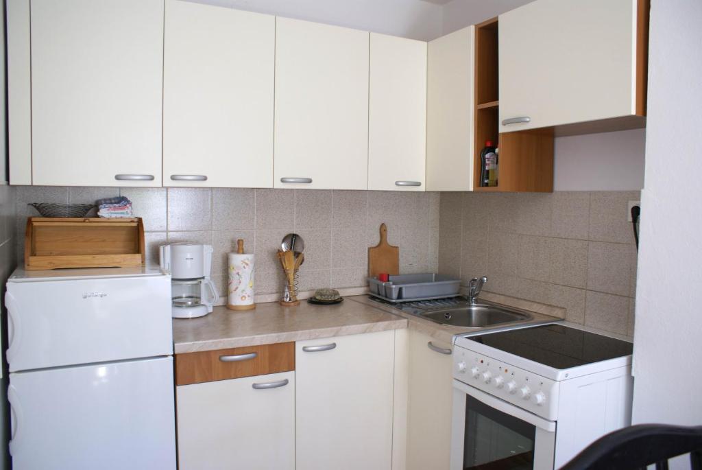 Kuchyňa alebo kuchynka v ubytovaní Apartment Ana M