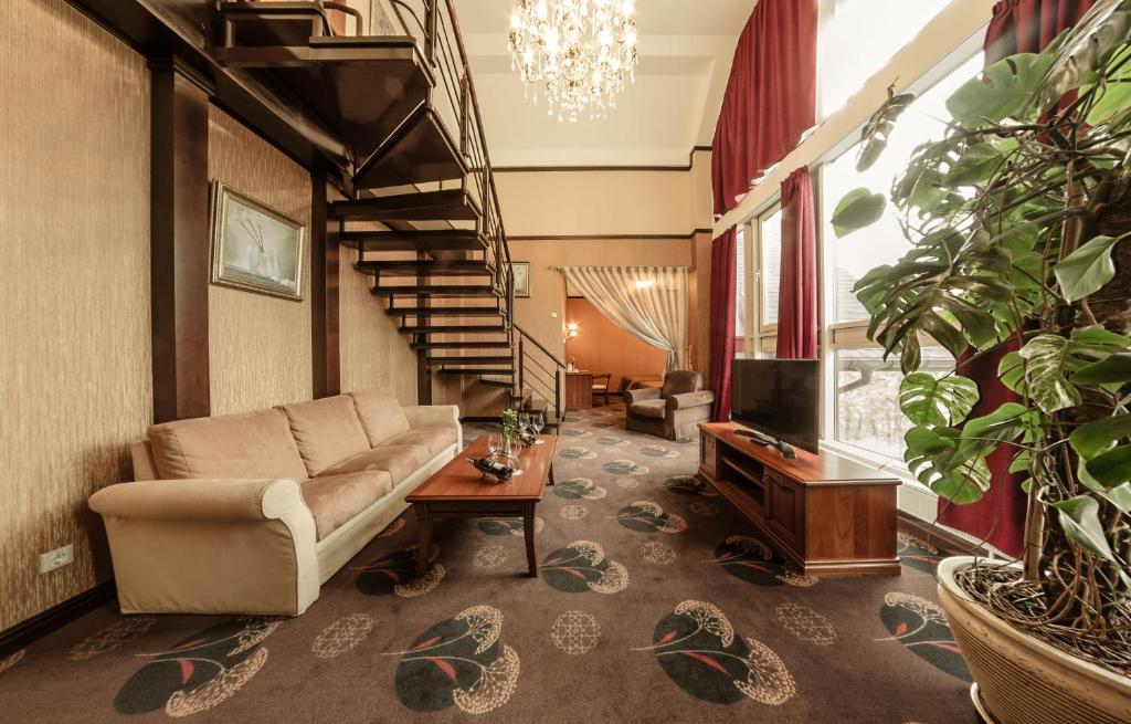 Posezení v ubytování Park-Hotel Golosievo