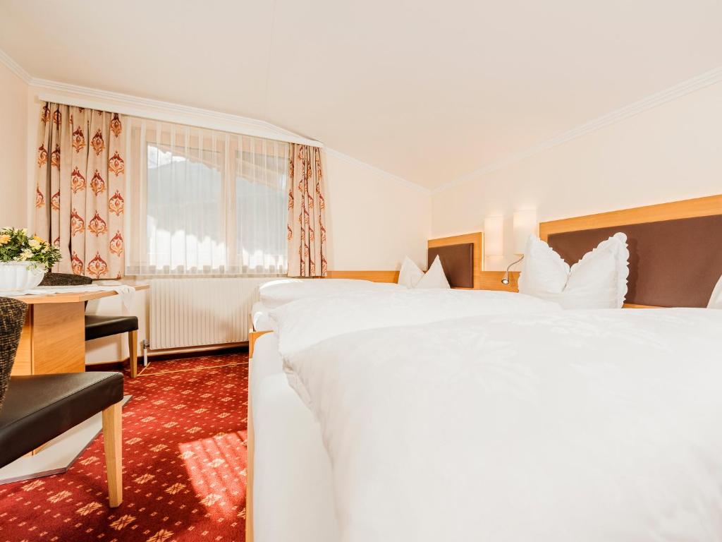 Postel nebo postele na pokoji v ubytování Hotel Finkenbergerhof