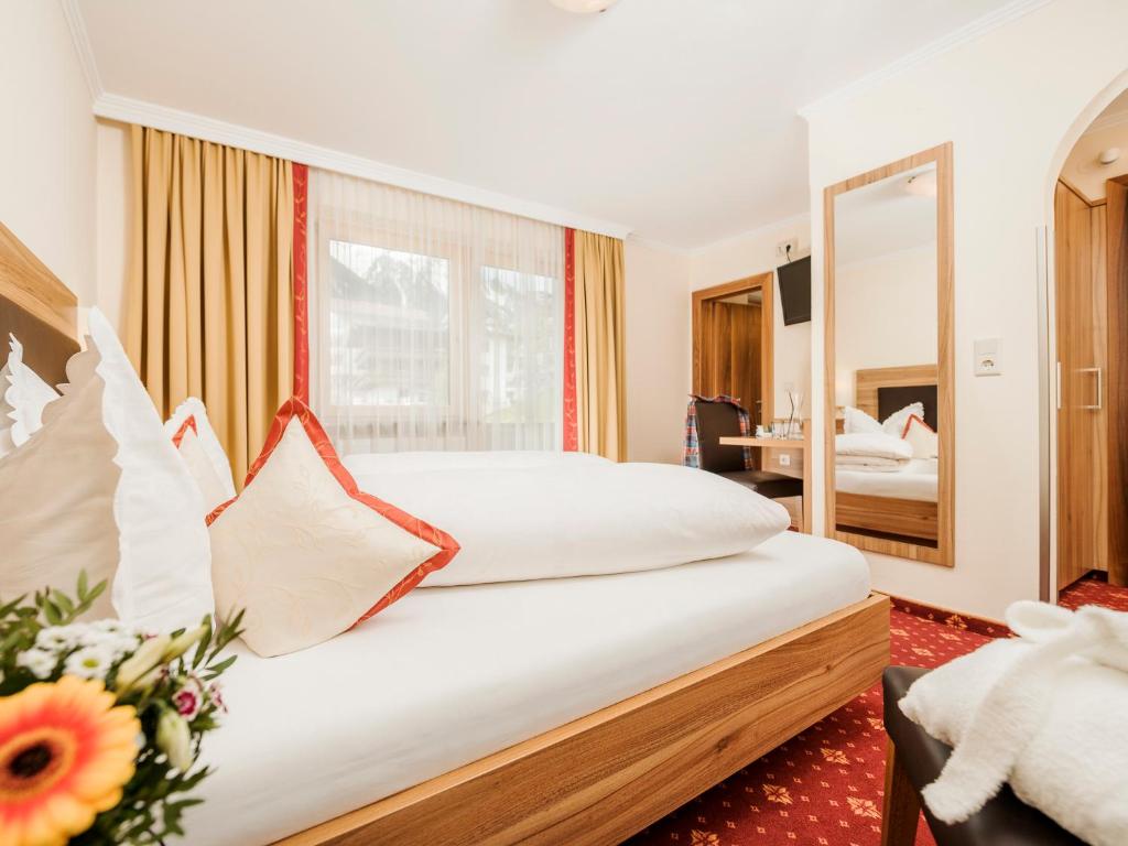 Postel nebo postele na pokoji v ubytování Hotel Finkenbergerhof