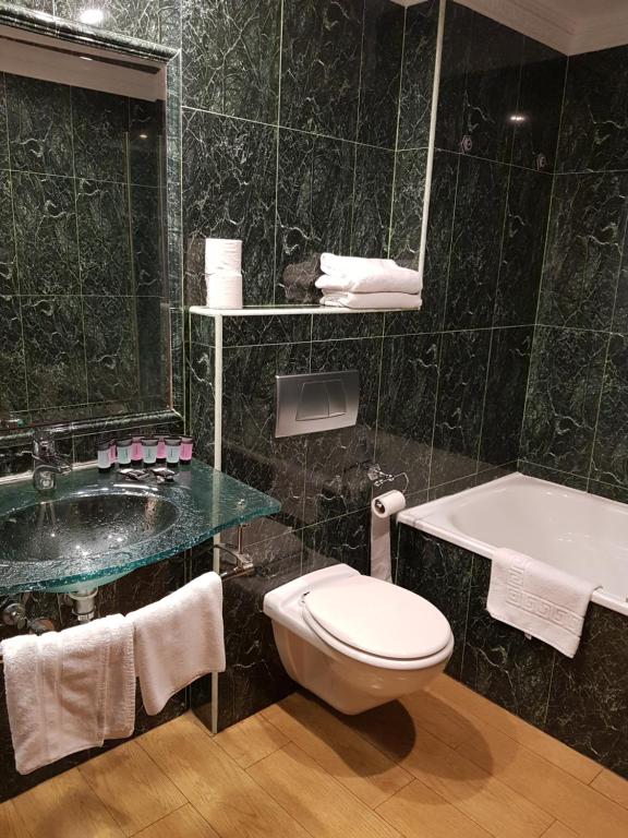 Booking.com: Hotel Portofino , Empuriabrava, Spanje - 2096 ...