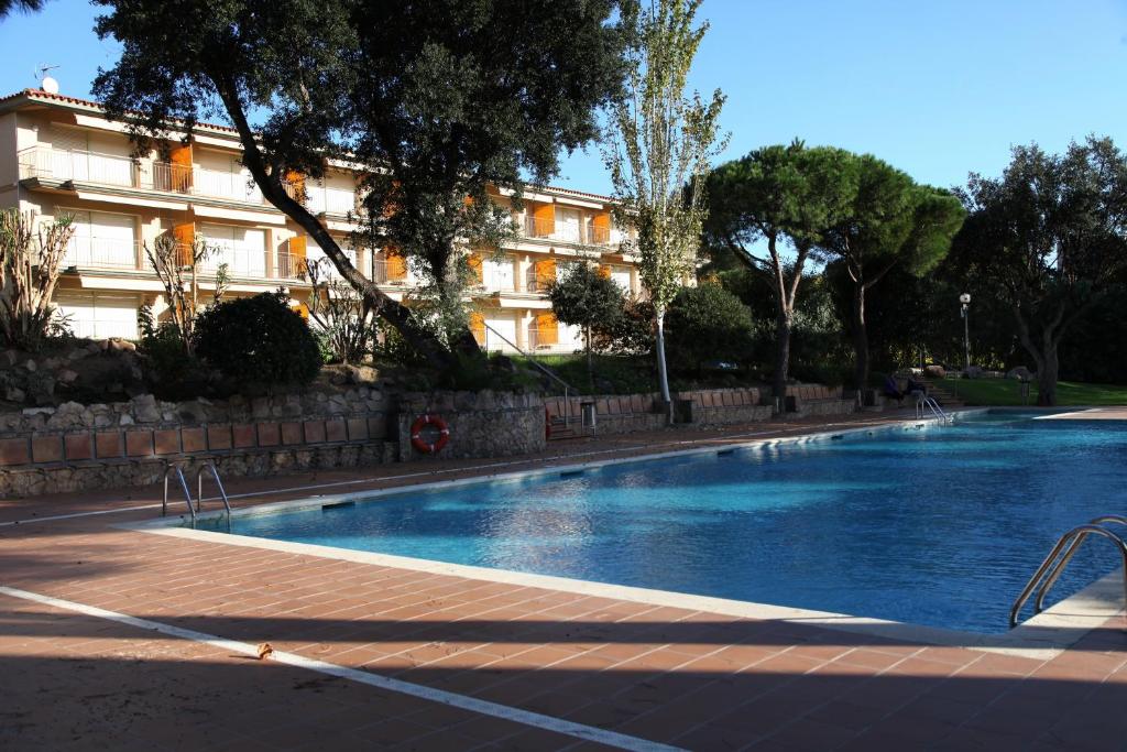 The swimming pool at or close to Apartamentos Royal S´Alguer