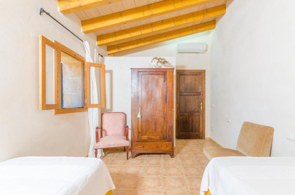 A bed or beds in a room at Sa Mata