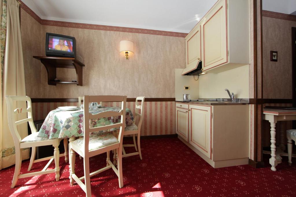 Kuchyň nebo kuchyňský kout v ubytování Hotel Petit Prince