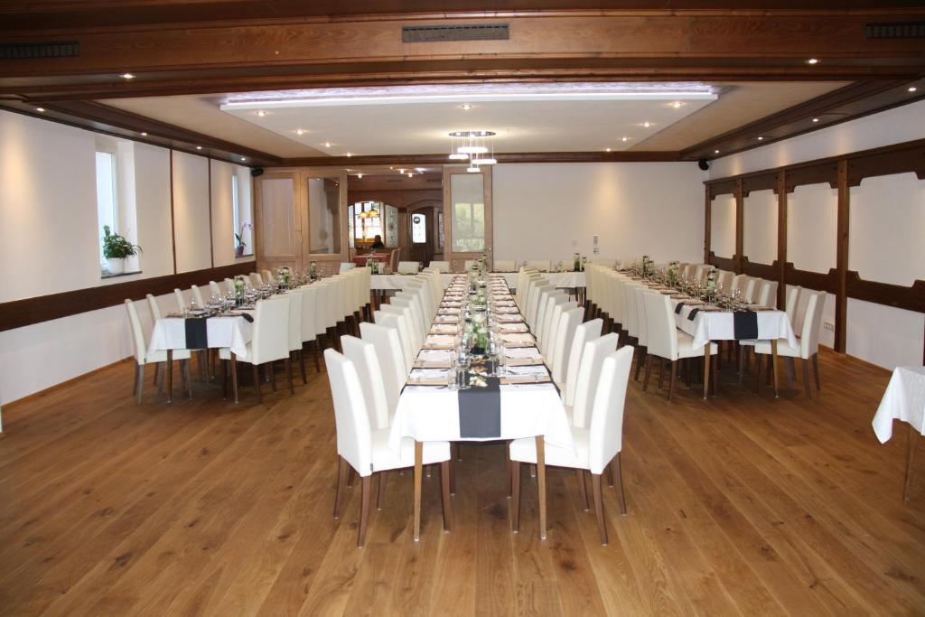 Restaurace v ubytování Gasthof zur Kirche