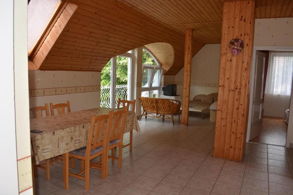 Posezení v ubytování Jankó Apartman