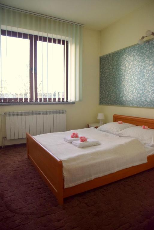 Posteľ alebo postele v izbe v ubytovaní Zajazd Kwadrat