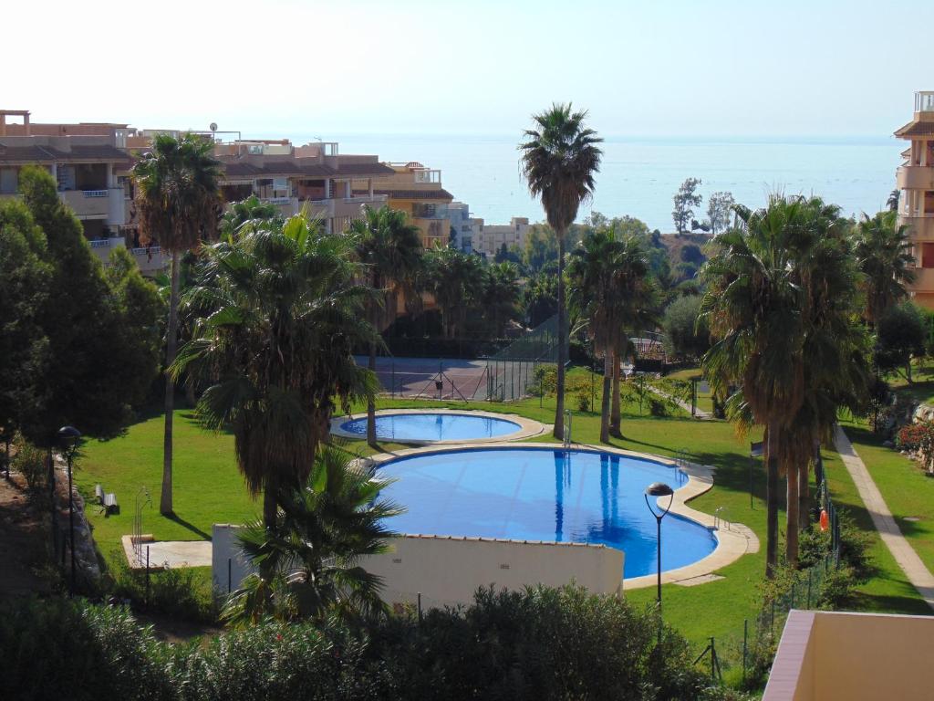 Vue sur la piscine de l'établissement Torreblanca ou sur une piscine à proximité