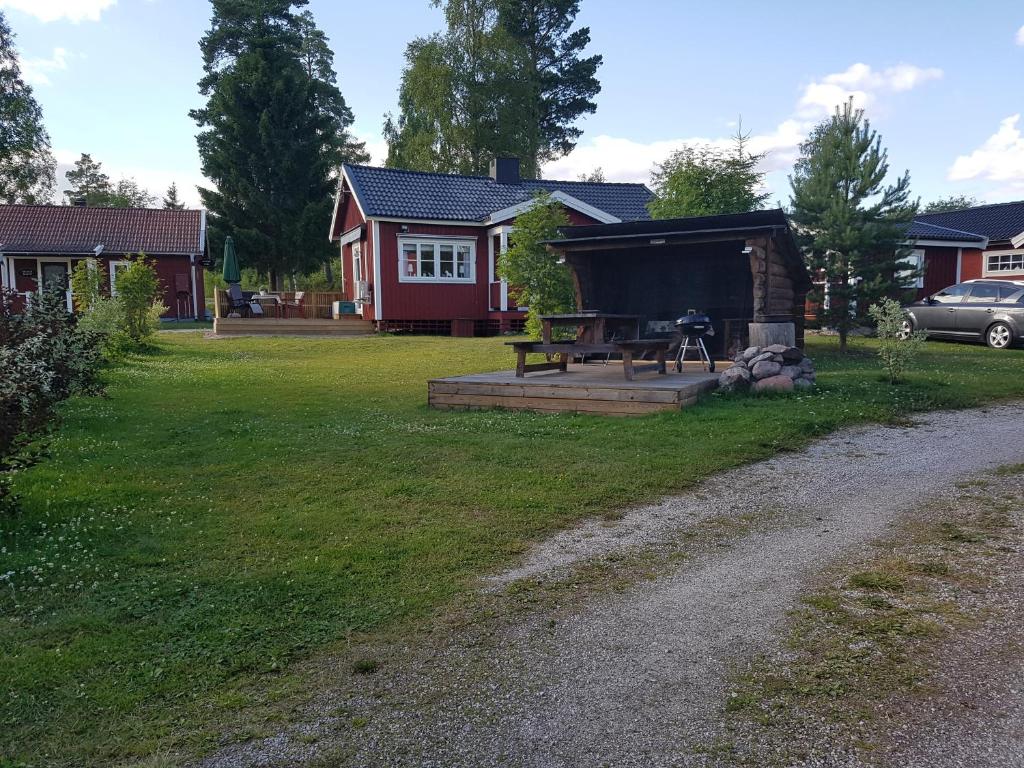 a house with a picnic table in the yard at Bäcka Holiday Home in Orsa