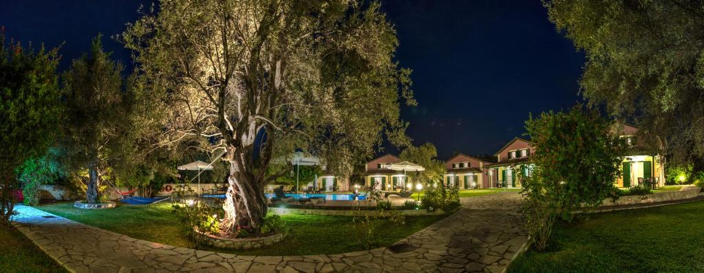 Vonkajšia záhrada v ubytovaní Iliana Villas