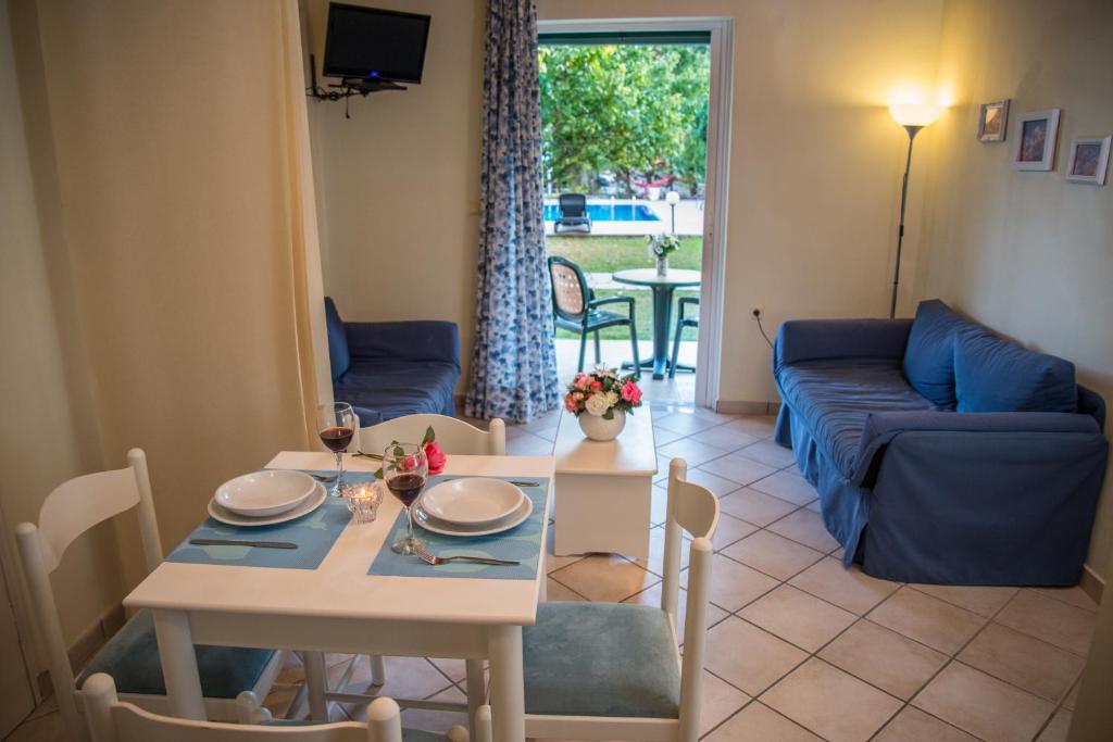 Posedenie v ubytovaní Iliana Villas