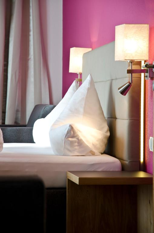 Postel nebo postele na pokoji v ubytování Hotel Garni Alpenland