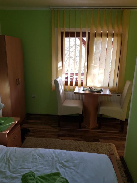 Postel nebo postele na pokoji v ubytování Guest House Lisinski Raj