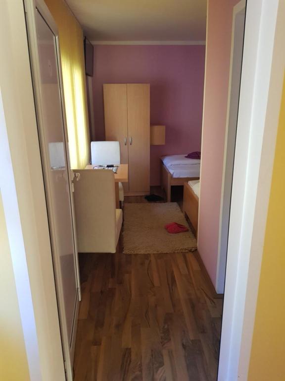 TV a/nebo společenská místnost v ubytování Guest House Lisinski Raj