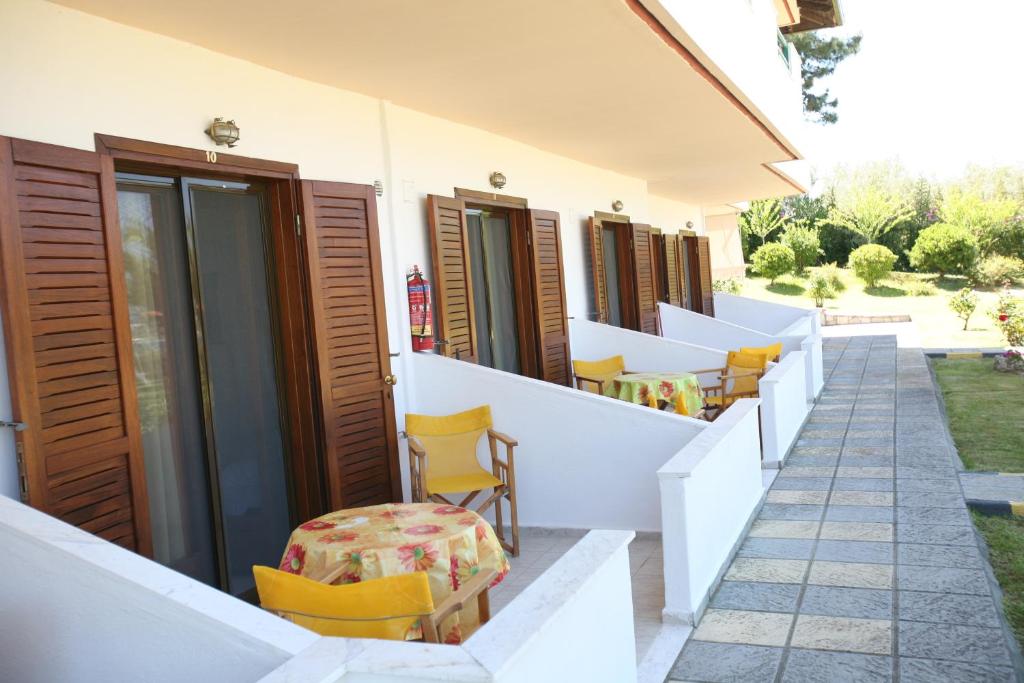 Elena Apartments & Studios - 8