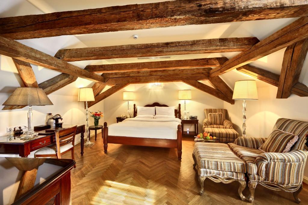 The Dominican - Resim 6