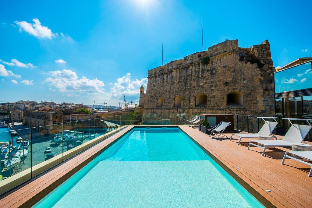 a swimming pool on the roof of a building at Cugo Gran Macina Malta in Senglea
