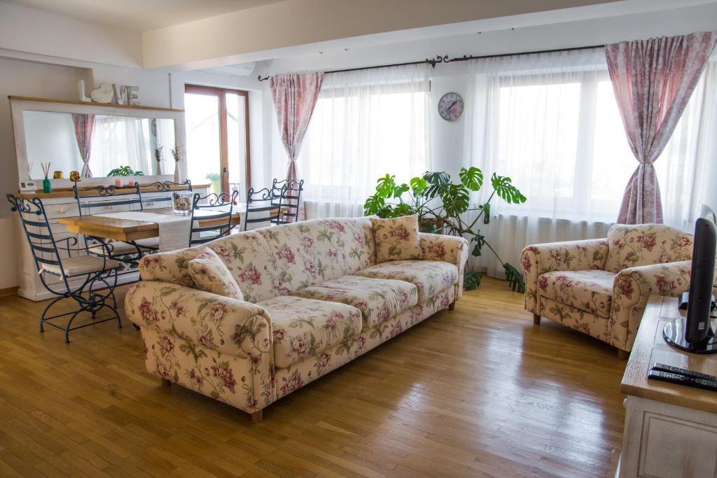 A seating area at Silvia's Apartment