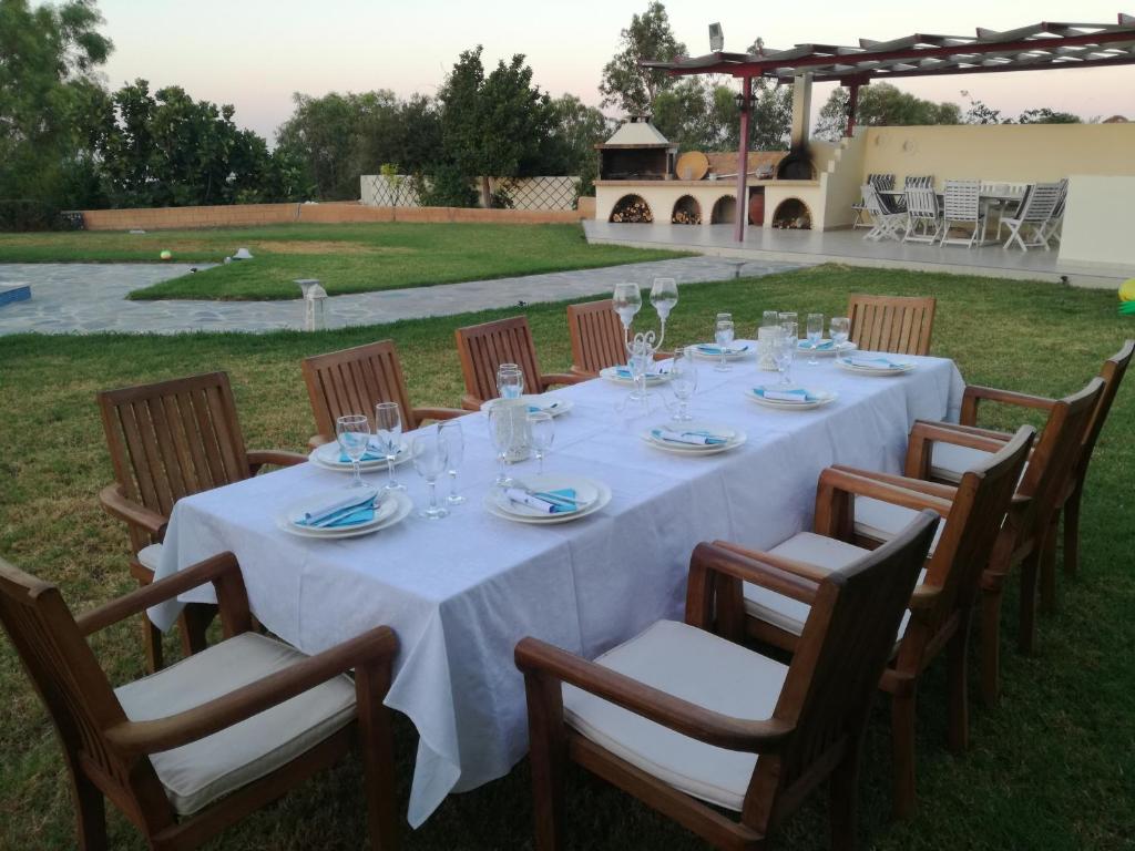 Basen w obiekcie Villa Artemis lub w pobliżu