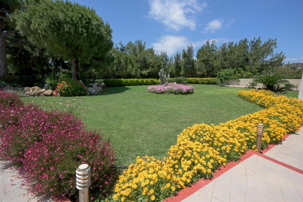 Ogród w obiekcie Villa Artemis