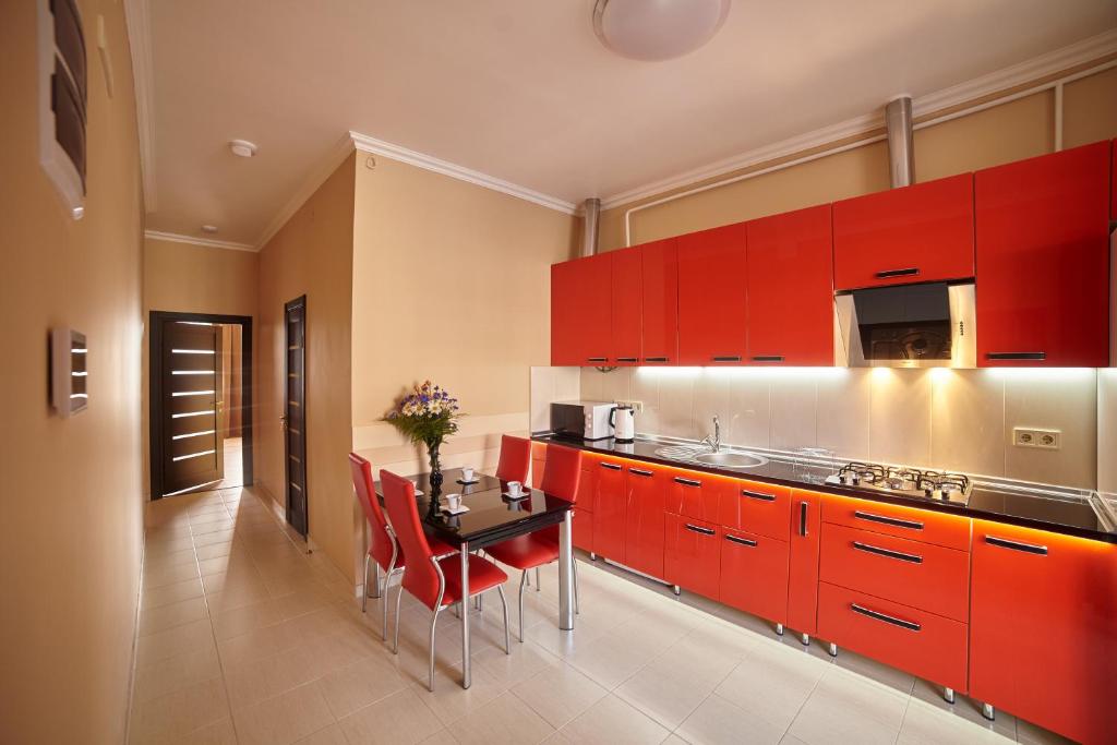 Virtuvė arba virtuvėlė apgyvendinimo įstaigoje 2 Bedrooms Apartment 150m from Opera House