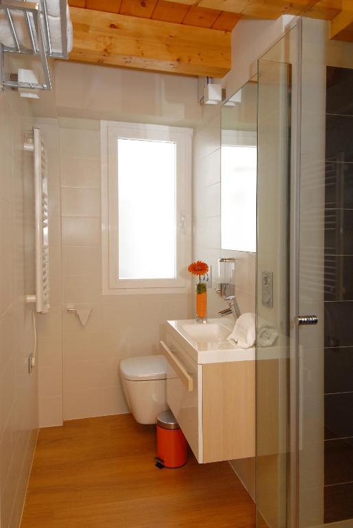 Koupelna v ubytování Hostal riMboMbin